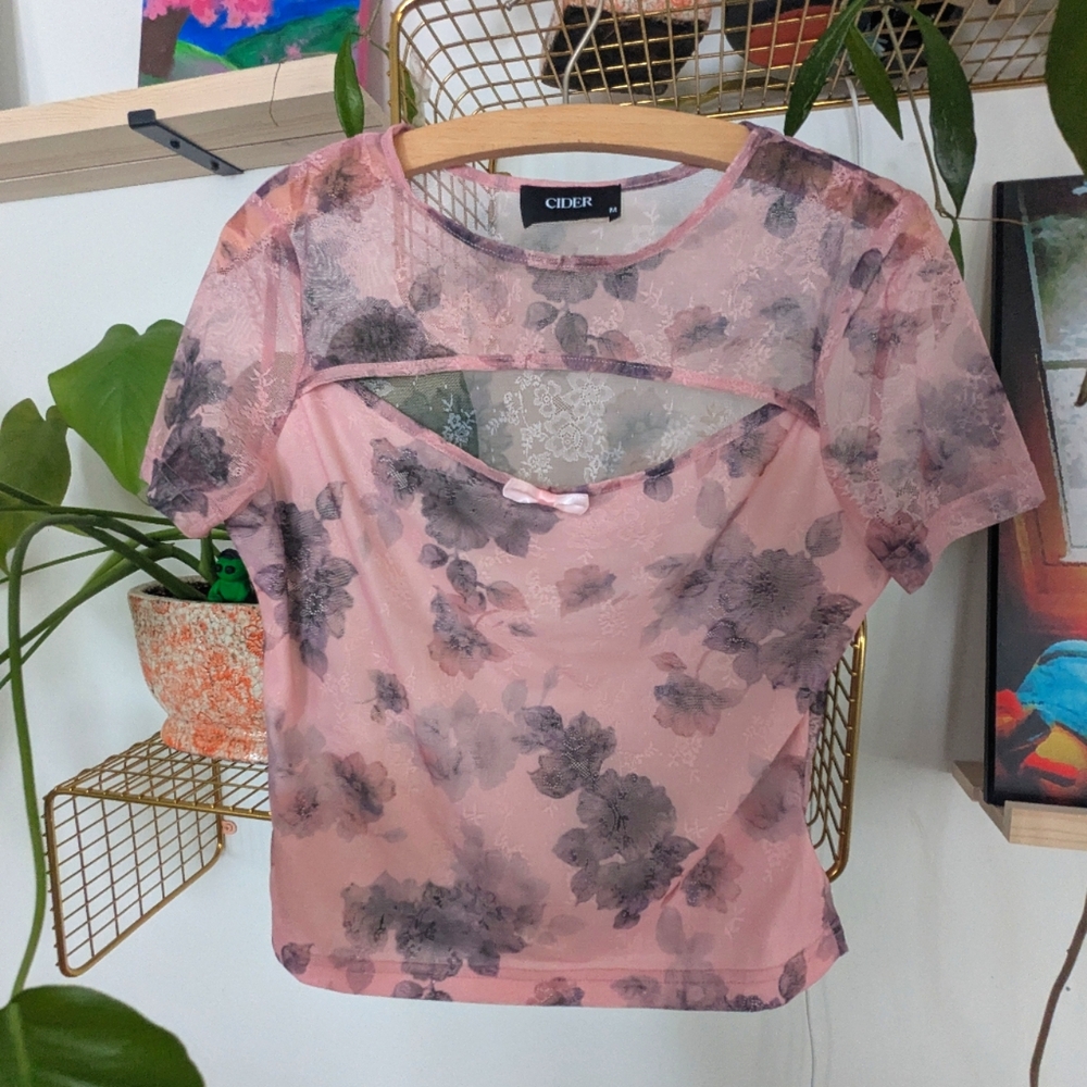 Key hole sheer floral shirt